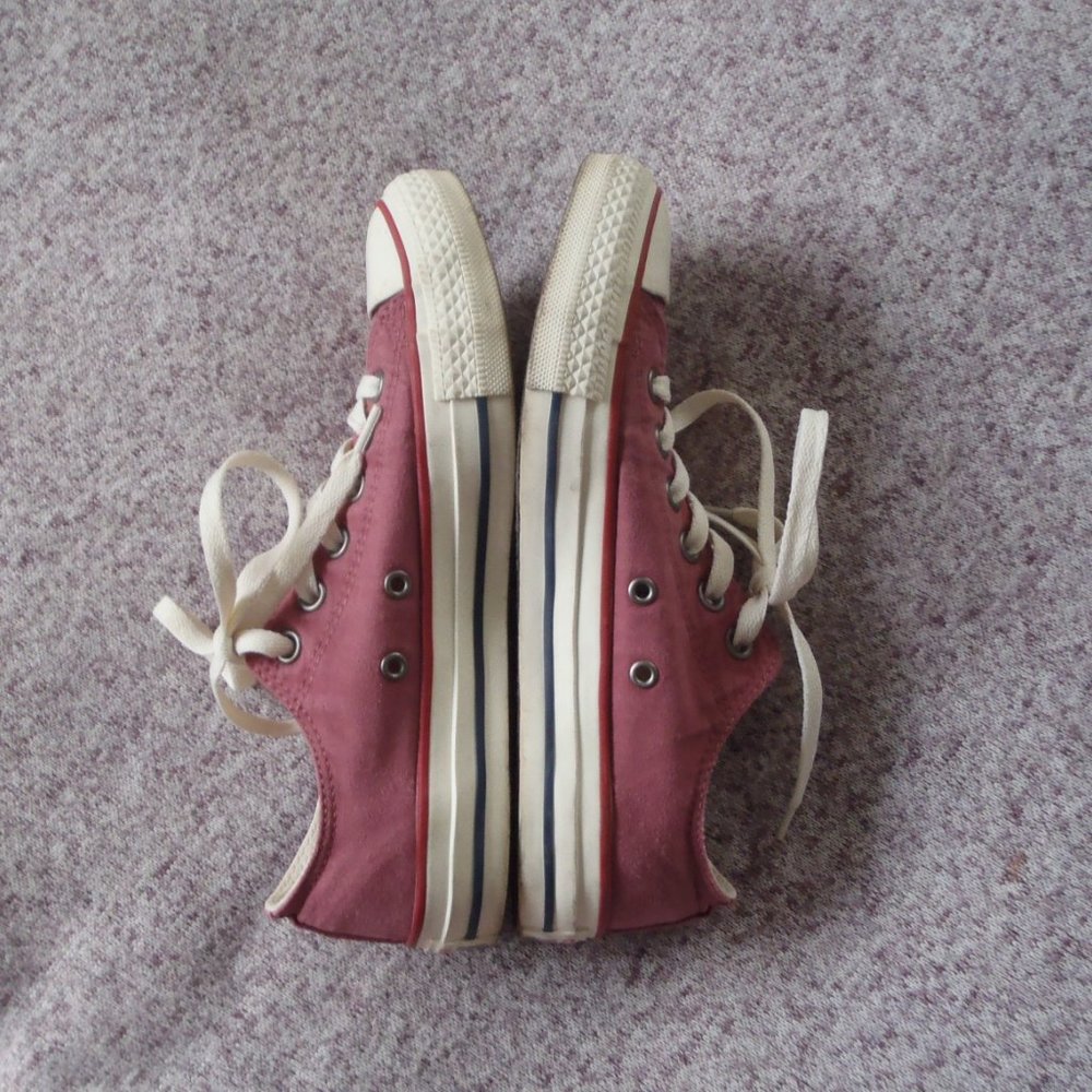 Converse Sneakers -  EUC - Picture 6 of 7